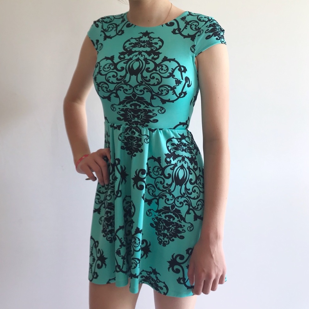 B. DARLIN Beautiful Dress 👗 - Picture 7 of 8